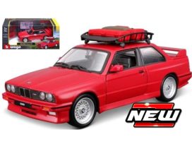 vieille voiture avec bagages sur le toit