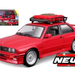 vieille voiture avec bagages sur le toit