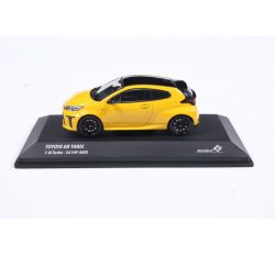 petite voiture de sport jaune
