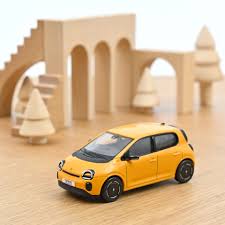 petite voiture française jaune