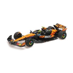 voiture de course formule 1 orange et noire