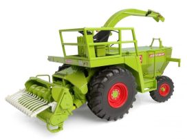 vieille machine agricole verte