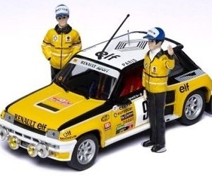 vieille voiture française de rallye jaune et noir