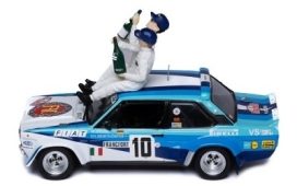 vieille voiture de rallye bleu et blanche