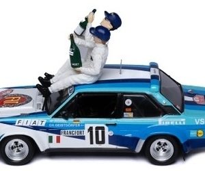 vieille voiture de rallye bleu et blanche