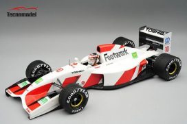 vieille voiture de course formule 1 rouge et blanche