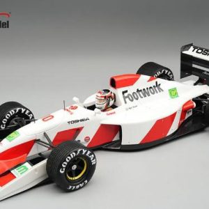vieille voiture de course formule 1 rouge et blanche