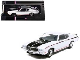 vieille voiture americiane blanche et noire