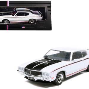 vieille voiture americiane blanche et noire