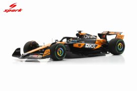 voiture de course formule 1 orange et noire
