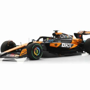 voiture de course formule 1 orange et noire