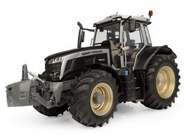 gros trtacteur agricole noire