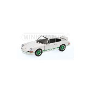 vieille voiture de sport allemande coupe verte et blanche