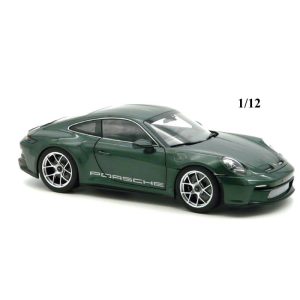 voiture allemande de sport coupe verte