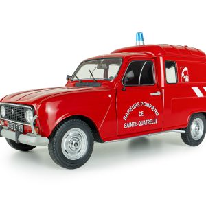 vieille voiture de pompiers rouge