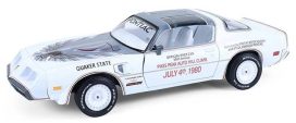 vieille voiture americaine coupe blanche de sport