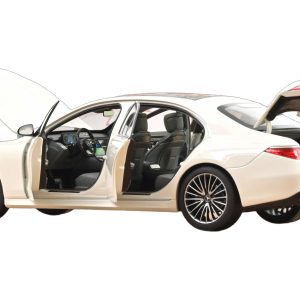 voiture allemande limousine blanche