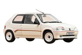 vieille petite voiture de sport française blanche
