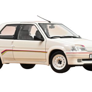 vieille petite voiture de sport française blanche