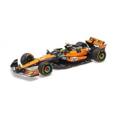 voiture de course orange et noire