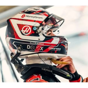 casque de pilote de course formule 1