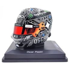 casque noir et gris de pilote de course formule 1