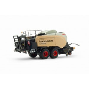 machine agricole brune