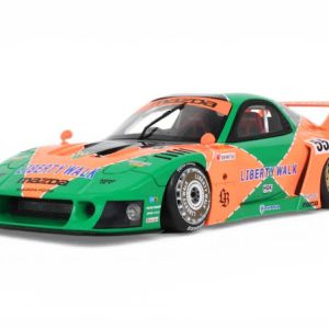 voiture de course orange et verte