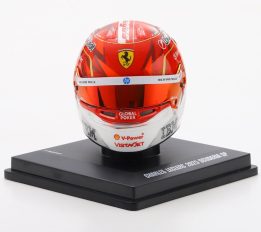 casque de pilote de course formule 1 rouge