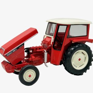 vieux tracteur agricole rouge français avec cabine