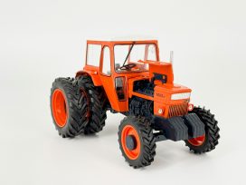 vieux tracteur agricole orange