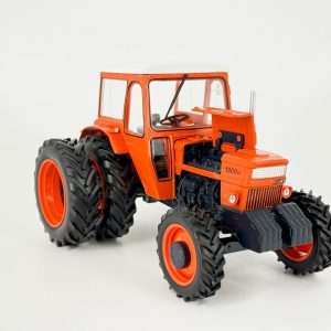 vieux tracteur agricole orange