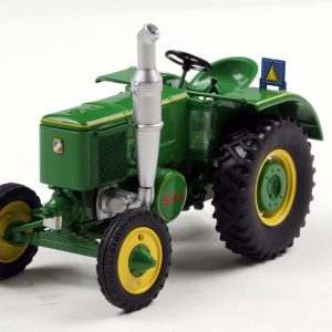 vieux tracteur agricole vert