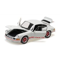 vieille voiture allemande de sport coupe blanche et rouge