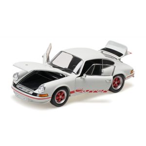 vieille voiture allemande de sport coupe blanche et rouge