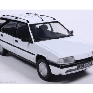vieille voiture française break blanche