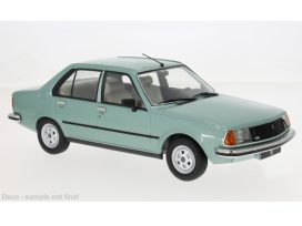 vieille voiture berline française verte