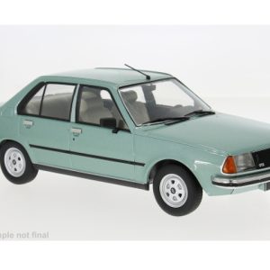 vieille voiture berline française verte