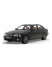 vieille voiture allemande berline de sport noire
